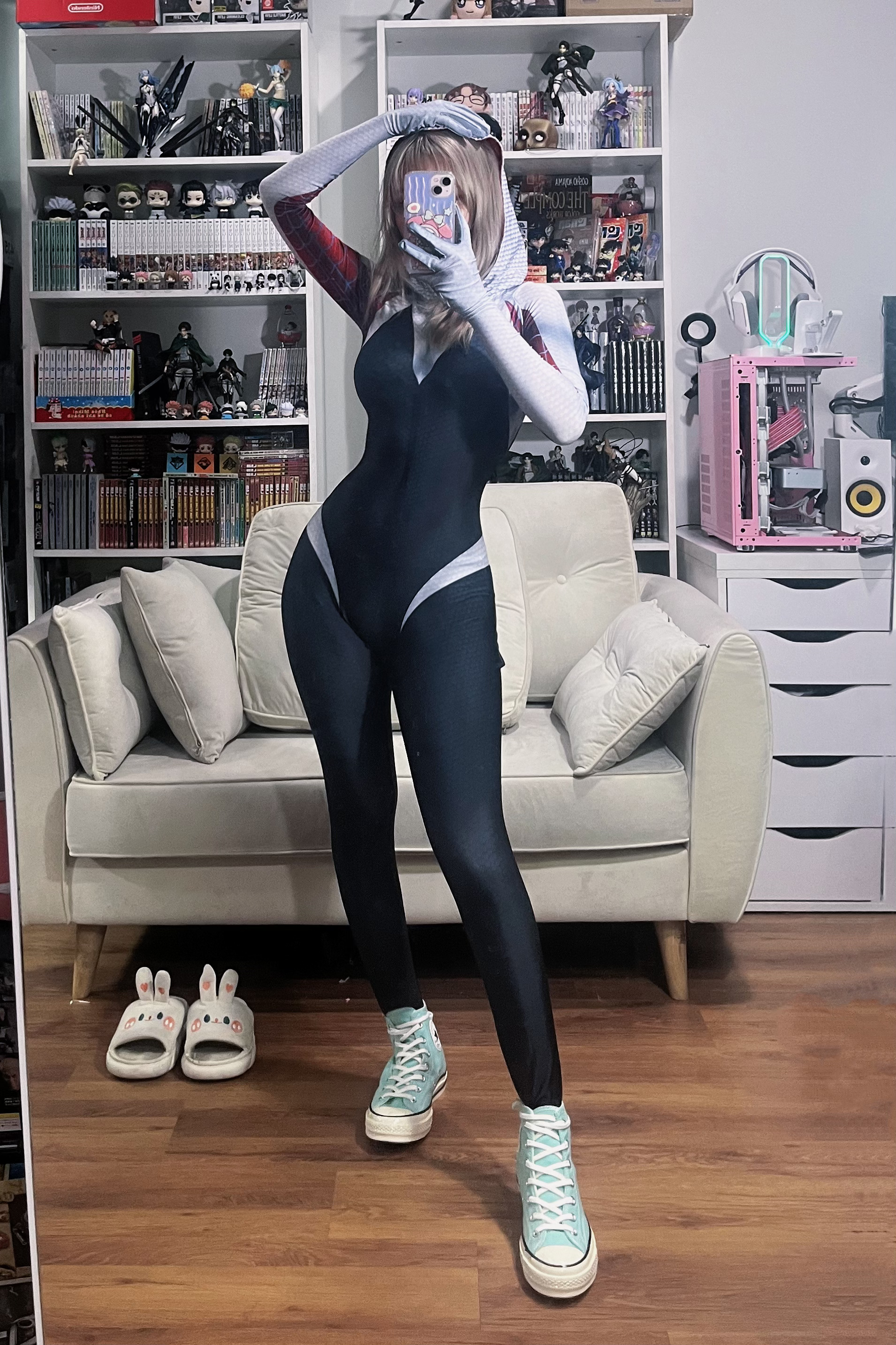 Горячий косплей Spider-Gwen by UmekoJ девушка показала все свои дырочки